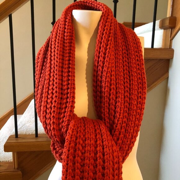 Hand-woven Cozy Knit Scarf or Wrap in Burnt Orange Sz OS - no fabric tag - Picture 3 of 5